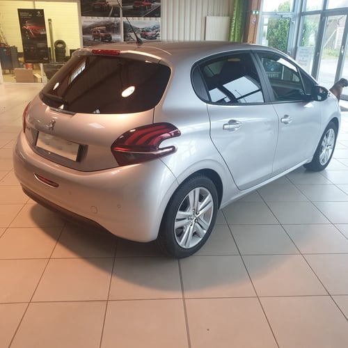 Grey Peugeot 208 